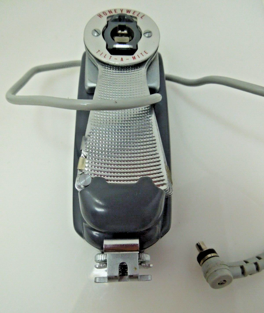 s589 Vintage Camera flash attachment Honeywell tilt a mite with the case
