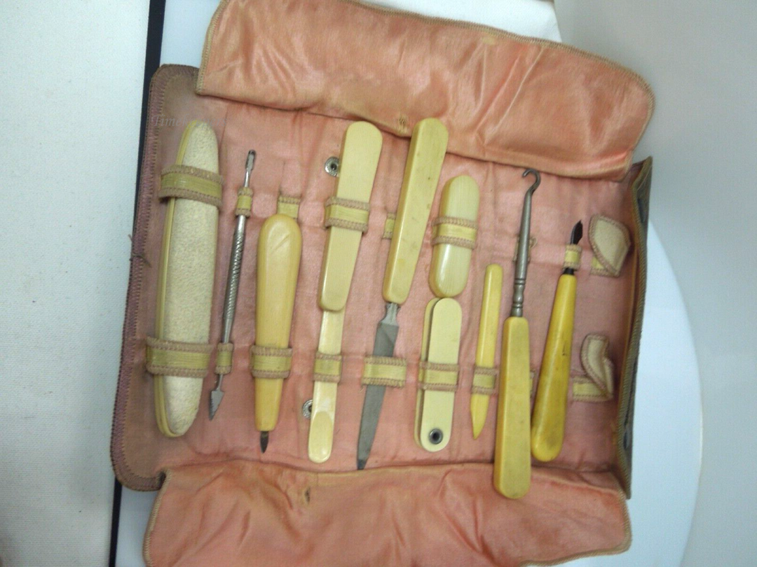 s965 Antique Vintage - Celluloid Bakelite Full Nail Set in Tri-fold Travel Case