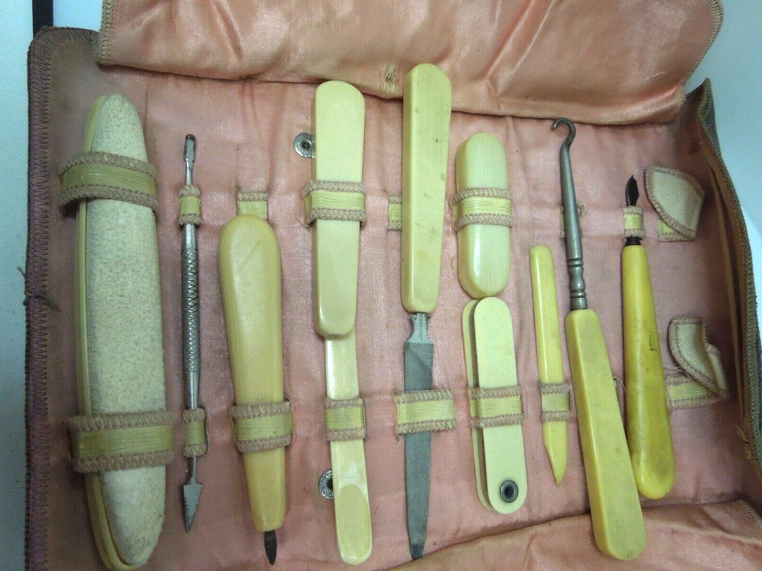 s965 Antique Vintage - Celluloid Bakelite Full Nail Set in Tri-fold Travel Case