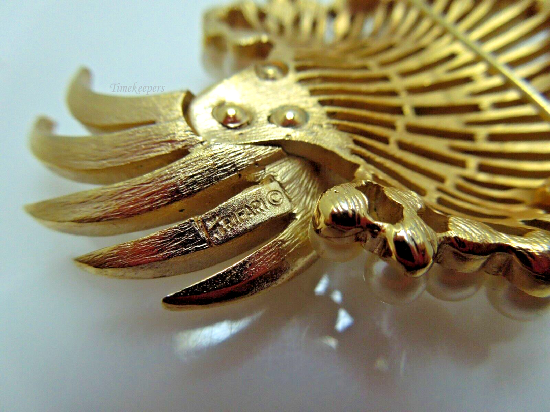 s687 1960s CROWN TRIFARI Gold-tone Pearl and Rhinestone Statement Spray Brooch | Beautiful & Stylish Bridal, Gala, Cocktail Wear   