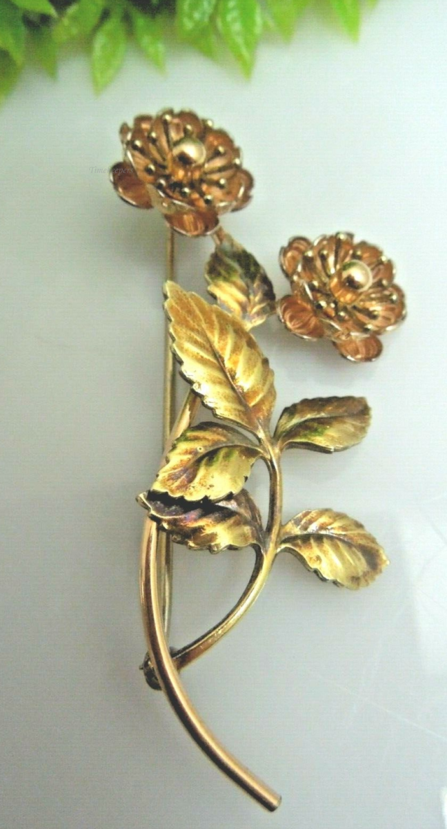q224 Vintage Gold Tone Floral Pin/Brooch/Dress Pin/Sweater Brooch
