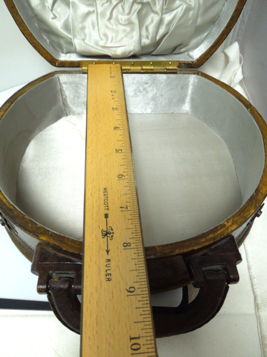 t035 Antique Travel Luggage Train Trunk Hat Box with Handle Vintage 1920s 1930s Suitcases