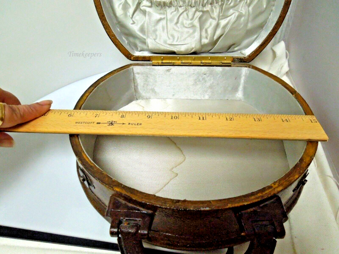 t035 Antique Travel Luggage Train Trunk Hat Box with Handle Vintage 1920s 1930s Suitcases