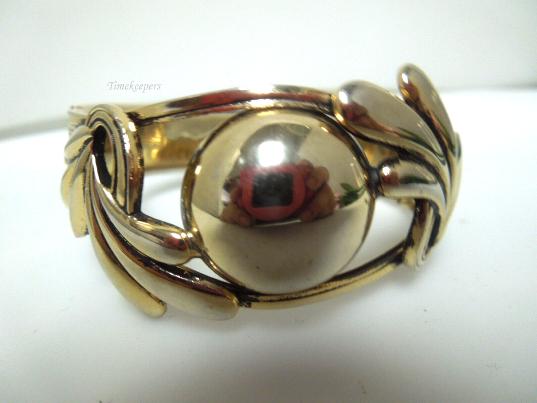 s329 Vintage Gold tone Hinged Beautiful Bangle Bracelet