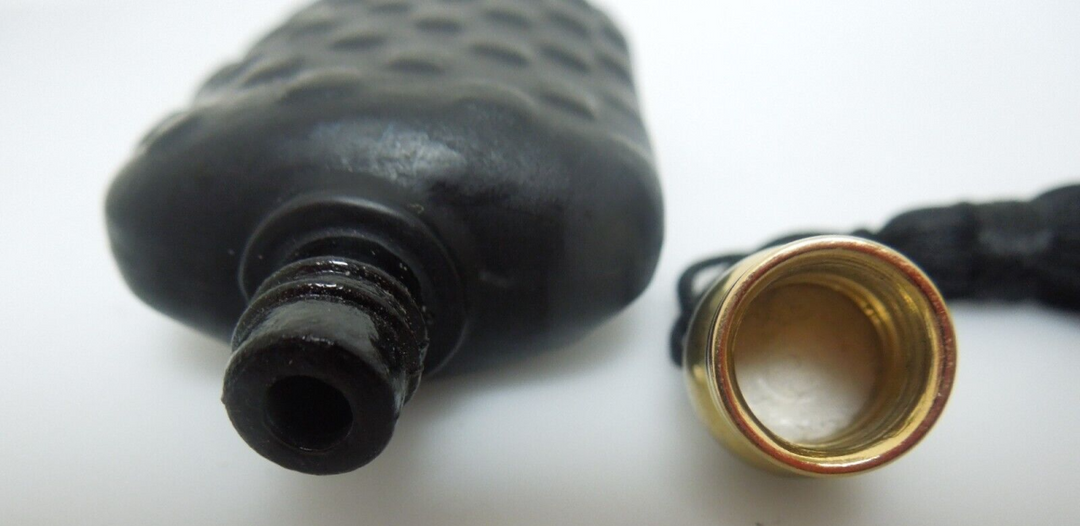 r330 Black Glass Travel Perfume Bottle, Black Vanity Perfume Bottle, Vintage Gold Screw Top Tassel Perfume Bottle