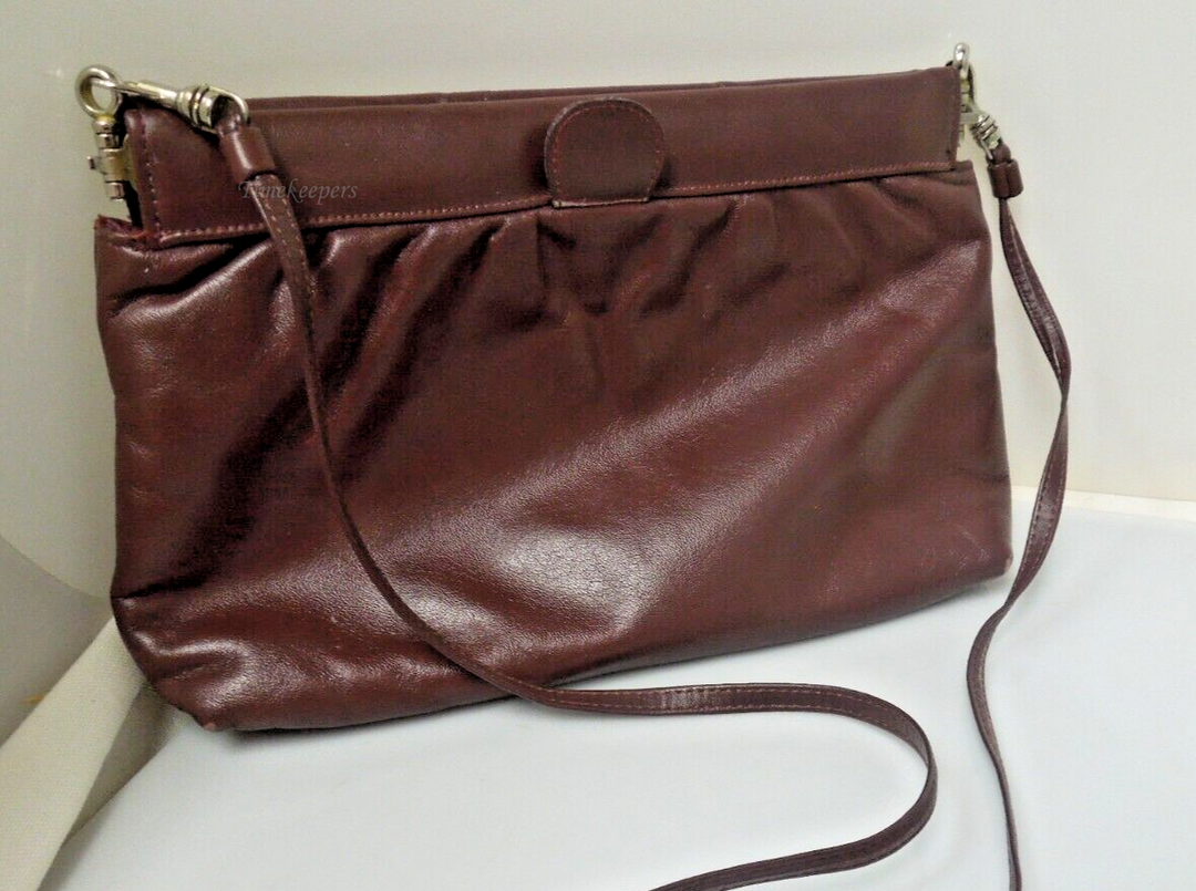 s807 Vintage Etienne Aigner Turn Clasp Burgundy Leather Shoulder Bag