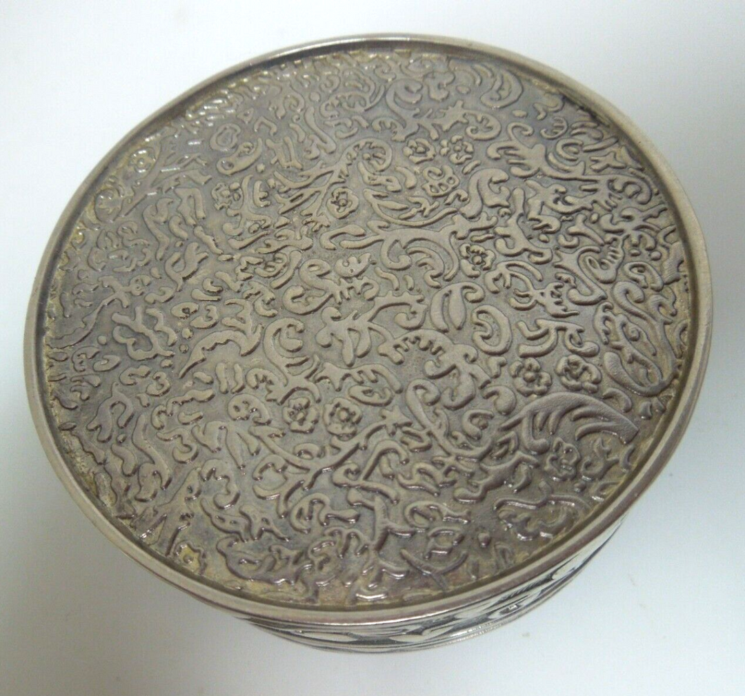 s337 Vintage Silver Plated Heart in Relief Trinket Ring Jewelry Holder Lined  