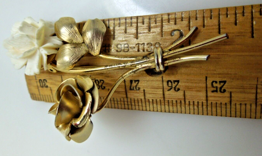 s684 GIOVANNI Rose Brooch Vintage Gold Metal Flower Floral Costume Jewelry Pin