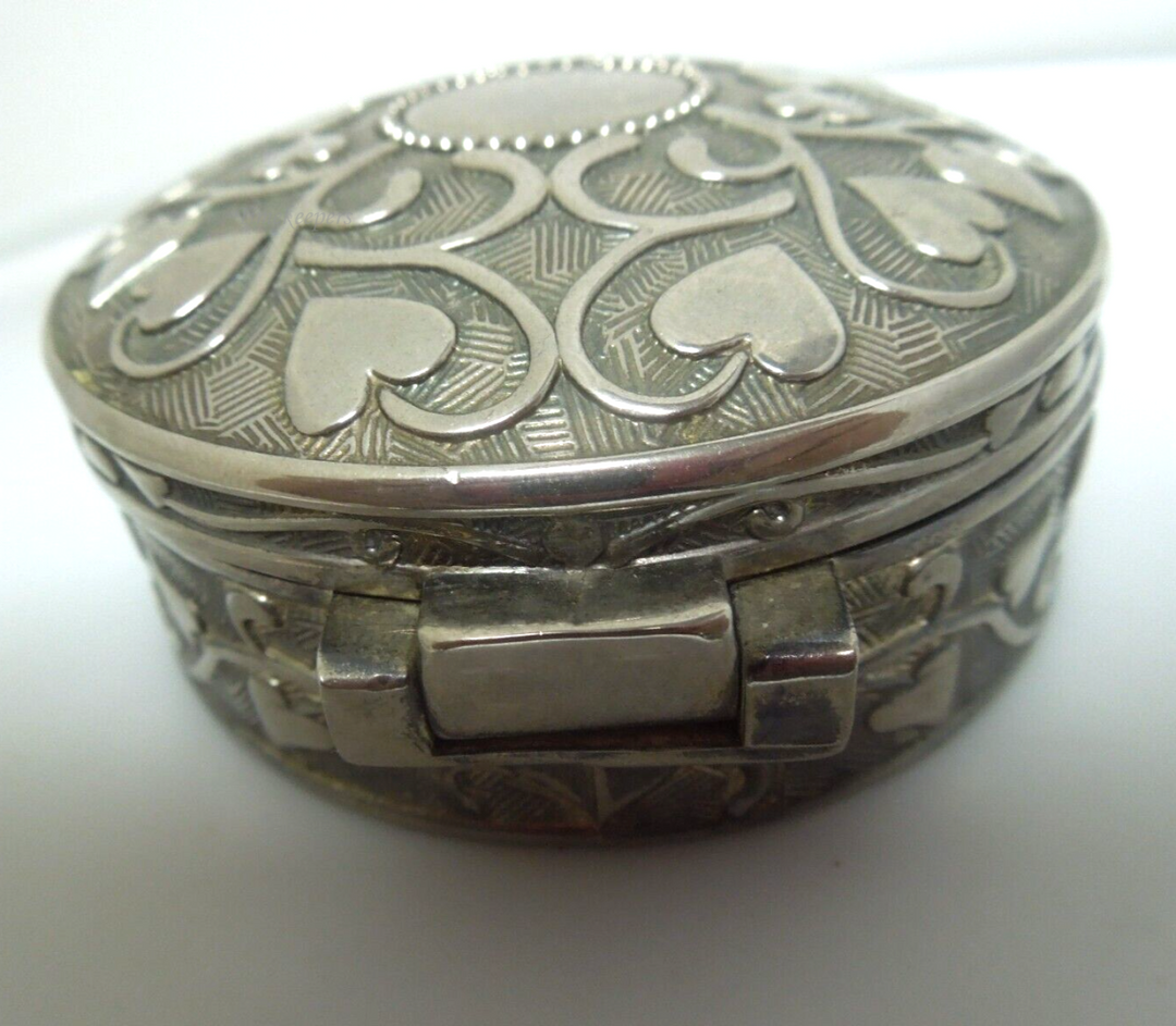 s337 Vintage Silver Plated Heart in Relief Trinket Ring Jewelry Holder Lined  